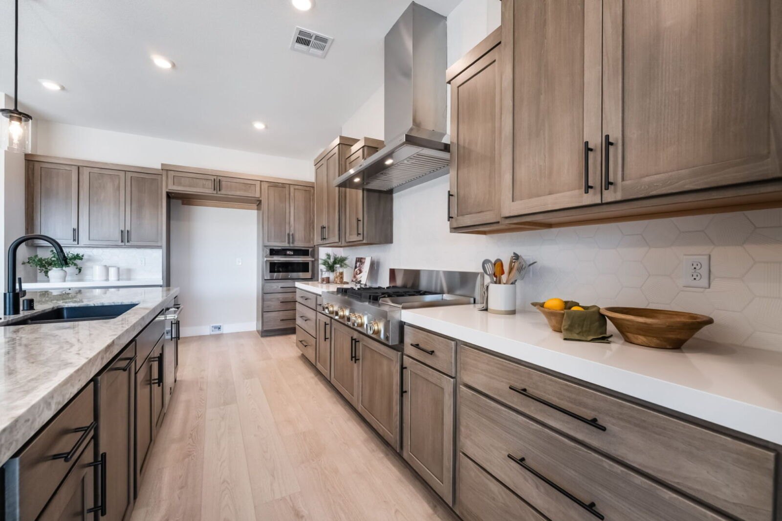 9261 Fountain Creek Ct: prep kitchen