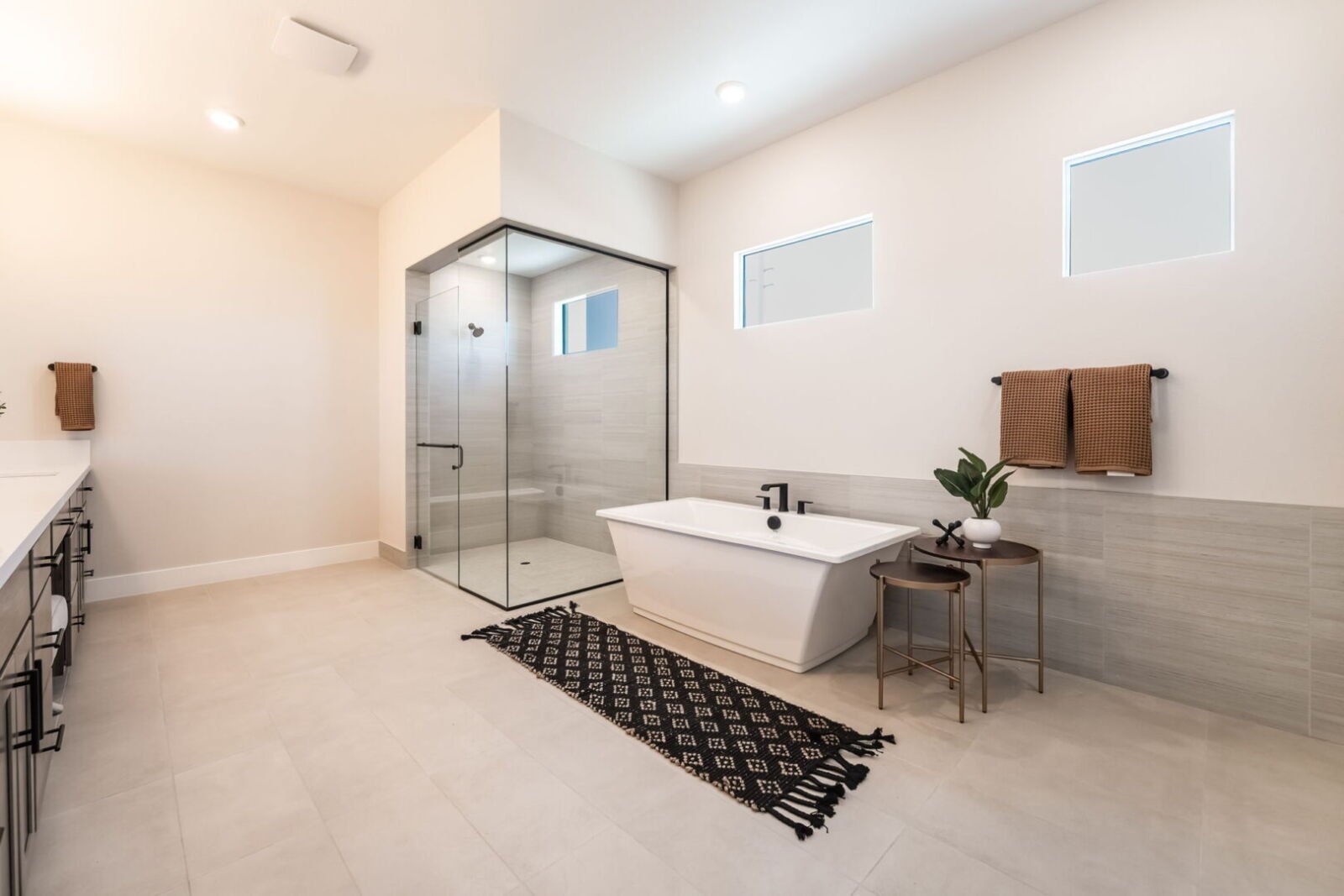 9261 Fountain Creek Ct: primary bathroom