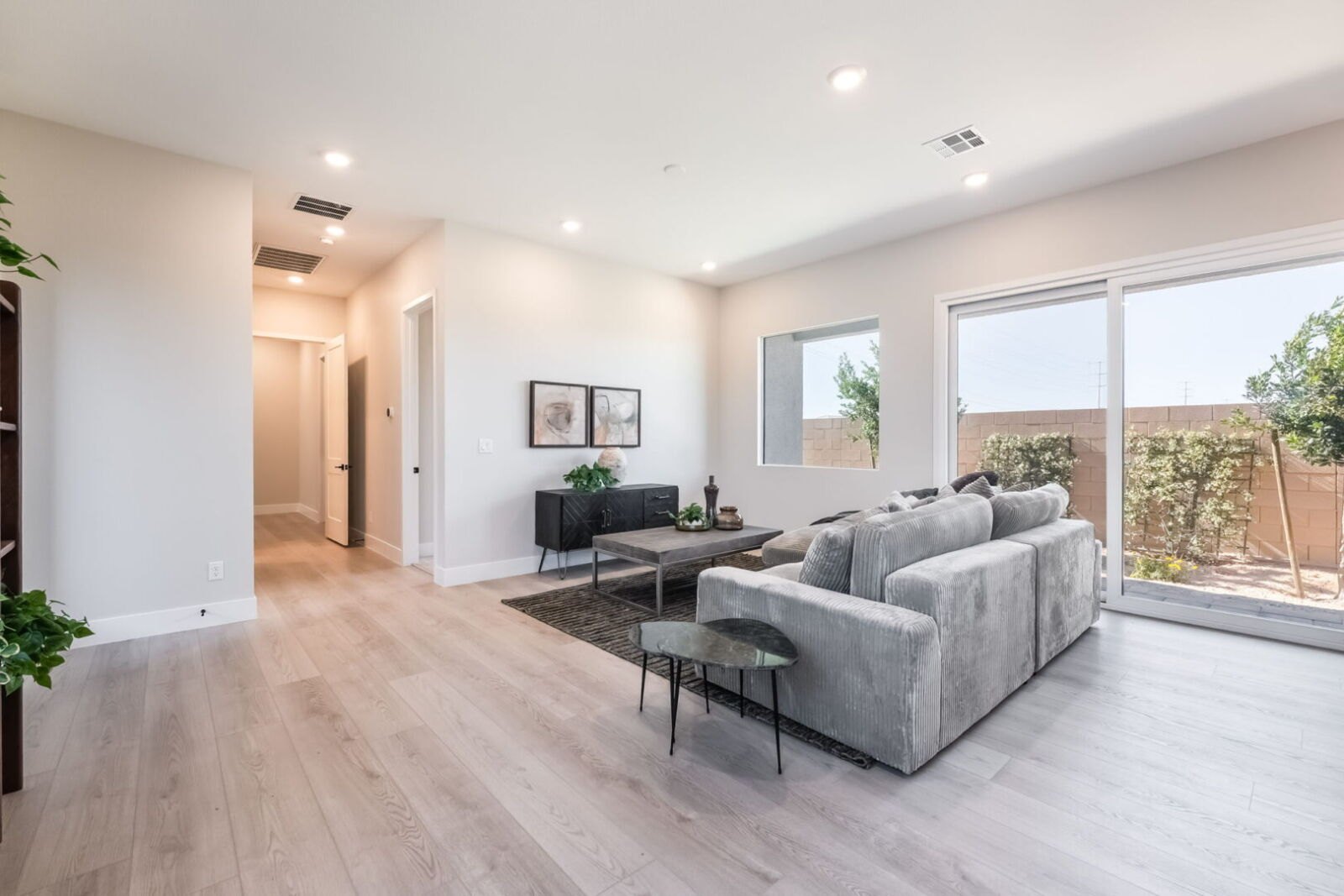 9261 Fountain Creek Ct: living room and covered patio